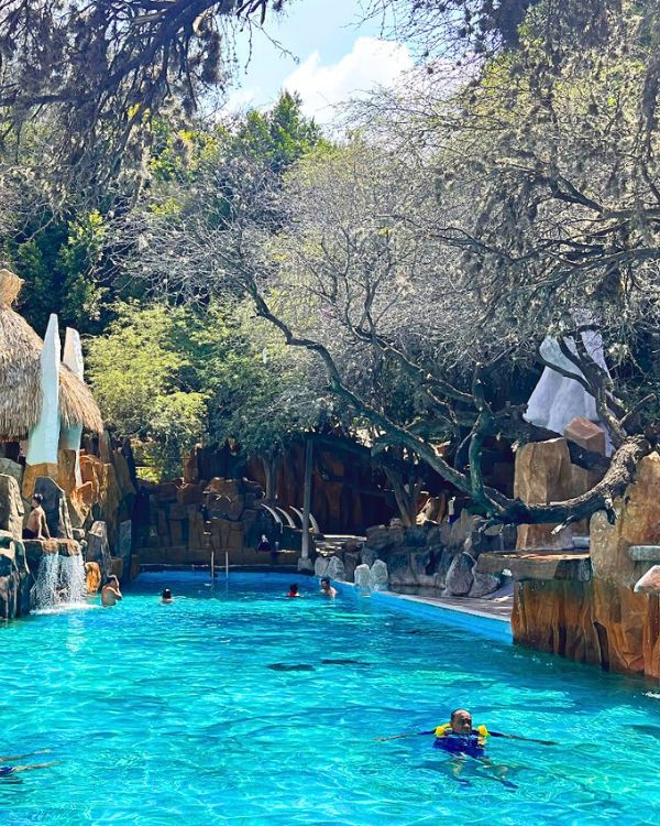 Alberca tematica de aguas termales